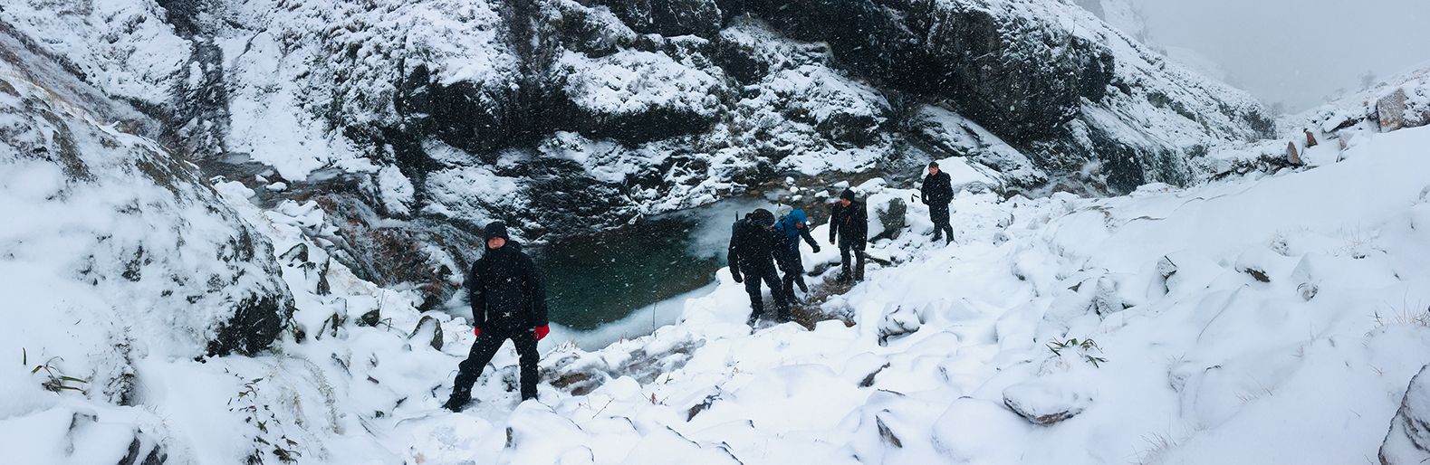 Panorama foto groep op bergwand